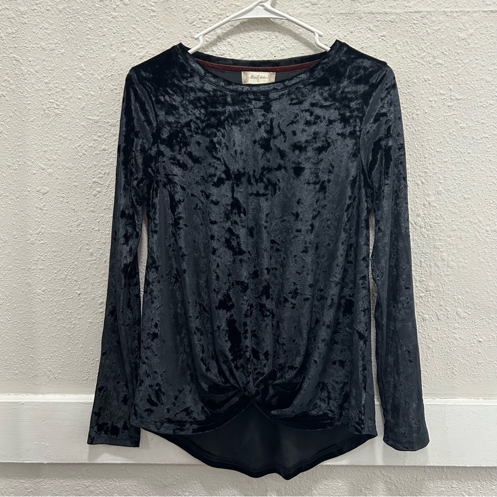 Altar'd State Black Crushed Velvet Twist Front Long Sleeve Top Small